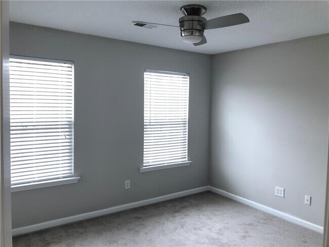 Building Photo - 1909 Hampton Springs Ct SW