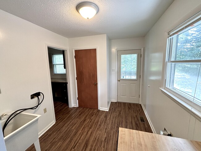 Building Photo - 1405 Webb Ridge Rd