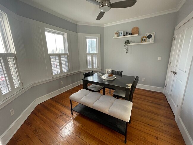 Building Photo - 472 E 8th St