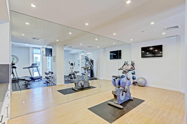 Building Photo - 5540 N Ocean Dr