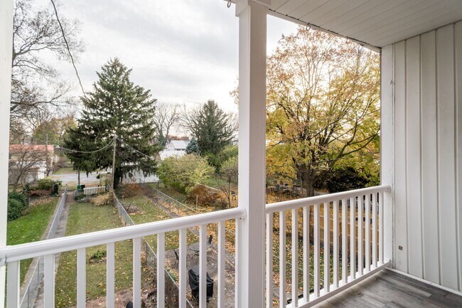 Building Photo - Fully Furnished Downtown Carlisle Townhouse with Fenced Yard and Off Street Parking