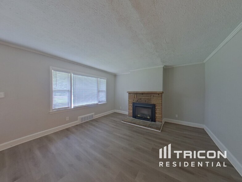 Building Photo - 340 Lynhurst Dr SW