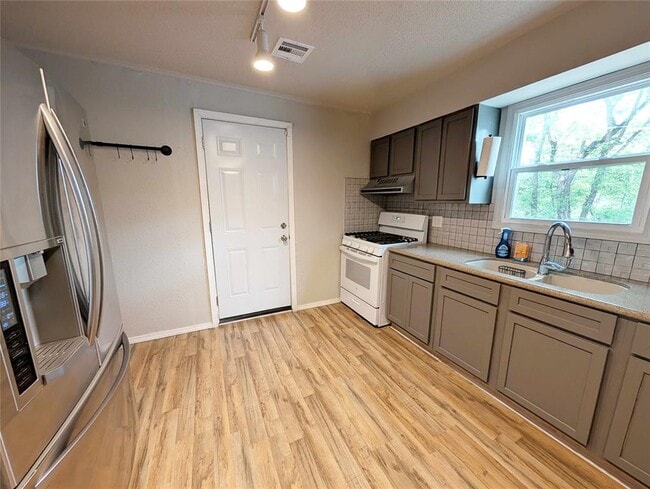 Building Photo - 217 E Douglas Dr