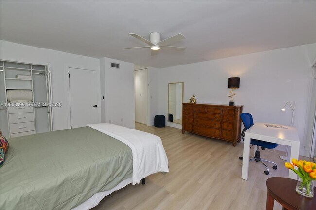 Building Photo - 5838 SW 74th Terrace