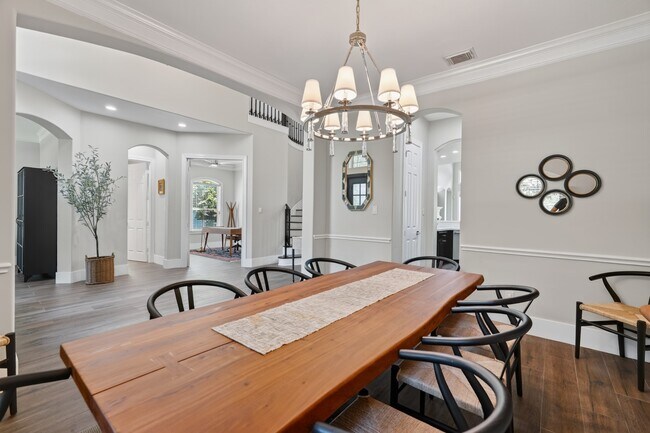 Building Photo - 110 S Veilwood Cir