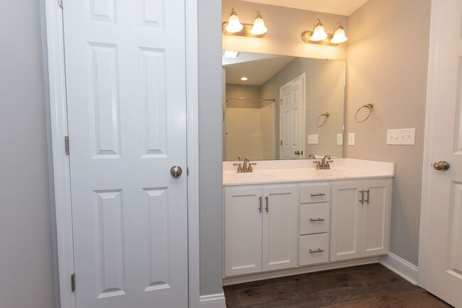 Building Photo - MOVE-IN READY