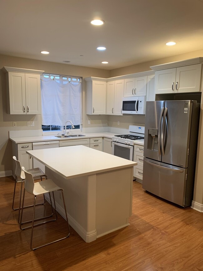 Building Photo - 281 Camphor Pl