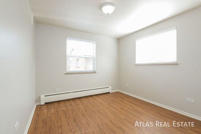 Building Photo - 2 Bedroom, 1 Bath Garden Level Unit!! 1 MO...