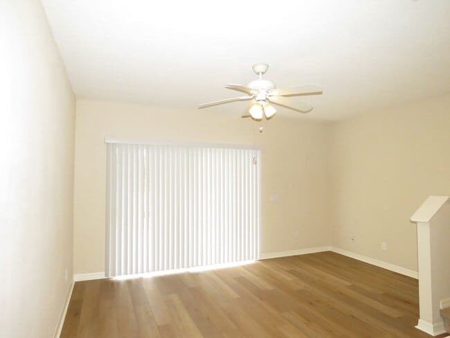 Building Photo - Townhouse in Fishhawk Ridge 2bd/2.5 bath