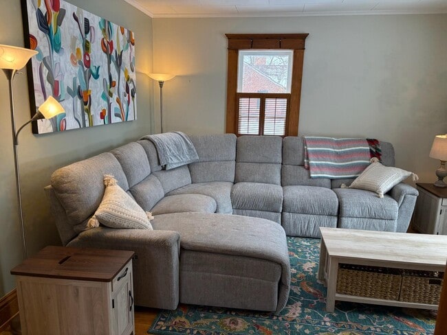 Building Photo - 433 McKinley St