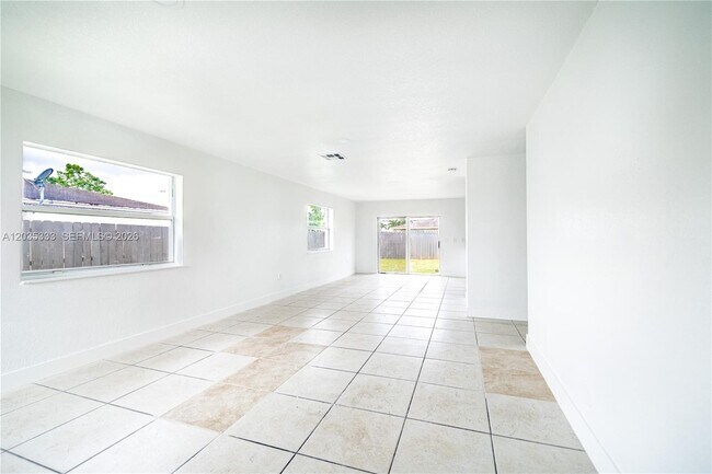 Building Photo - 705 NW 13th Terrace