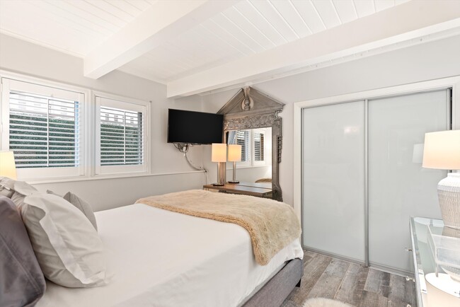 Building Photo - 825 E Hopkins Ave