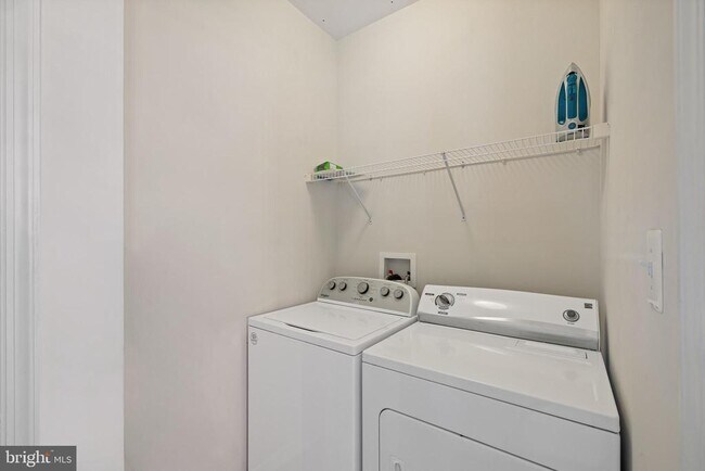 Building Photo - 942 Hall Station Dr