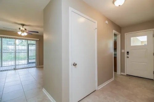 Building Photo - 625 Holland Ave