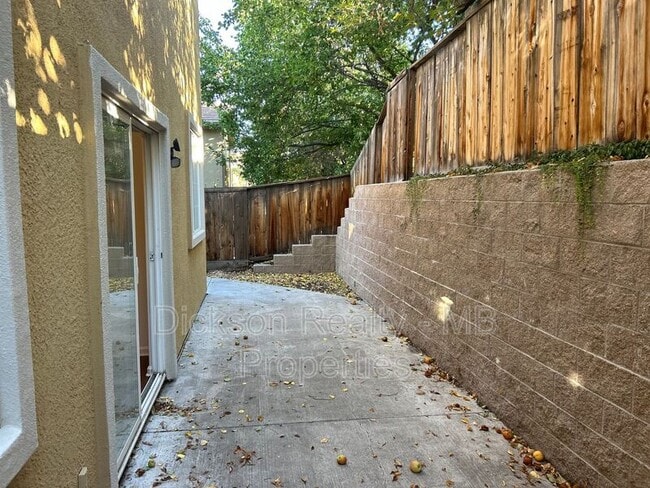 Building Photo - 2384 Napoli Dr