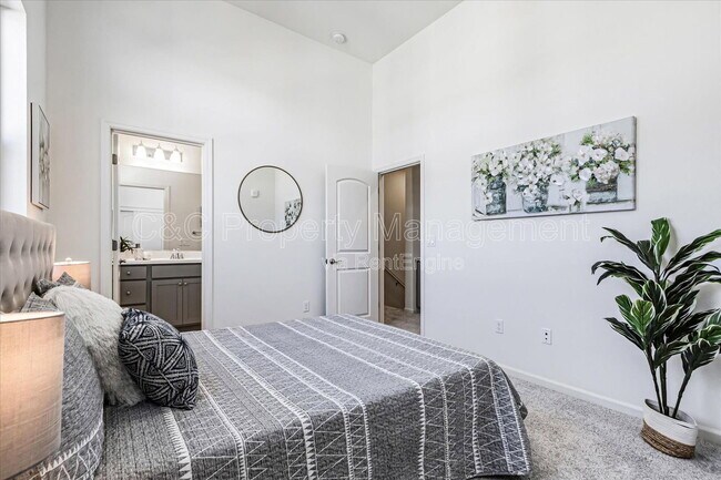 Building Photo - 379 Lundy Pl