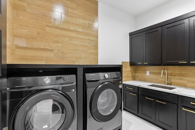 Building Photo - 3902 Charleston St