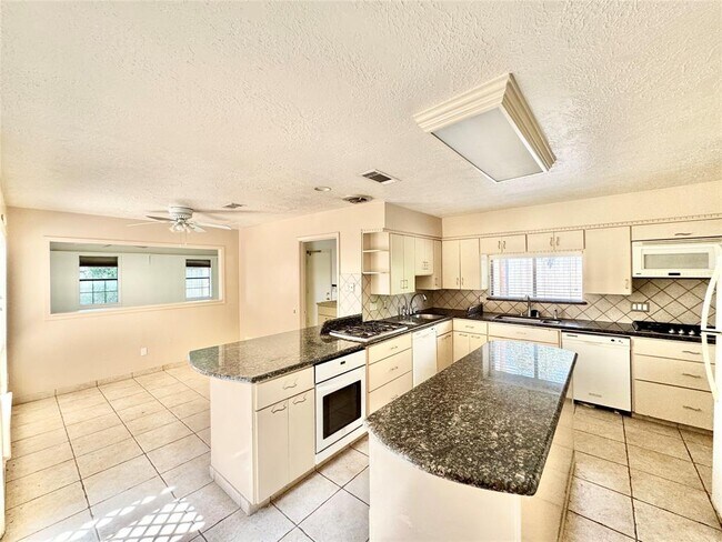 Building Photo - 7743 Portal Dr