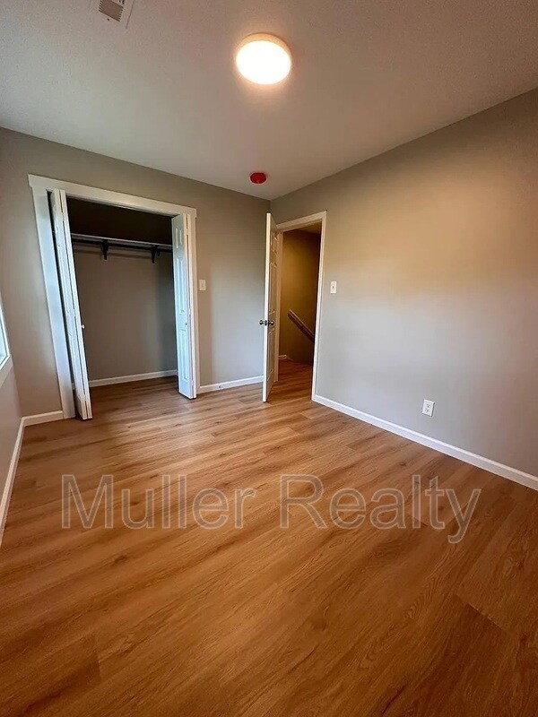 Building Photo - 3636 Old Valley View Dr