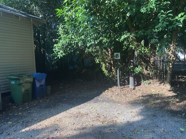 Building Photo - r1919