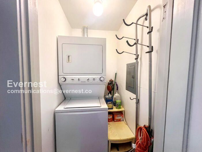 Building Photo - 803 Willow St