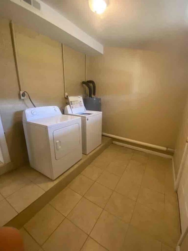 Building Photo - 203 McCune St