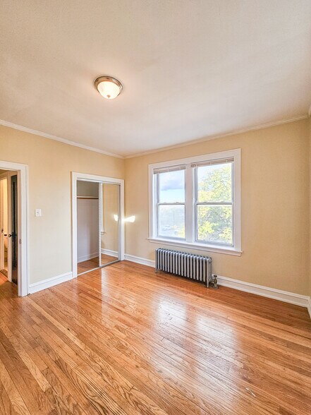 Building Photo - 4719 W Belmont Ave