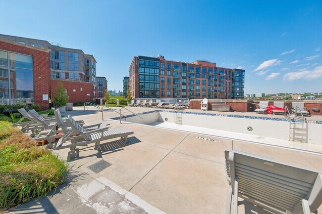 Building Photo - 1125 Maxwell Ln