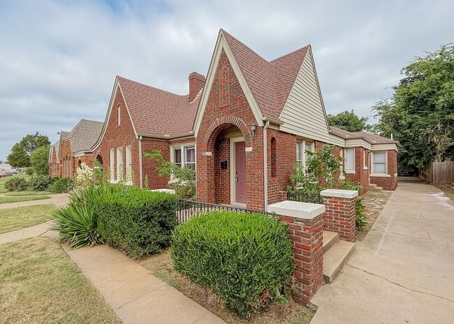 Building Photo - $500 OFF FIRST MONTHS RENT | Duplex in OKC!