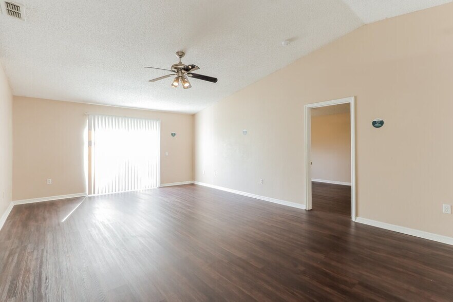 Building Photo - 703 Mountain Top Dr