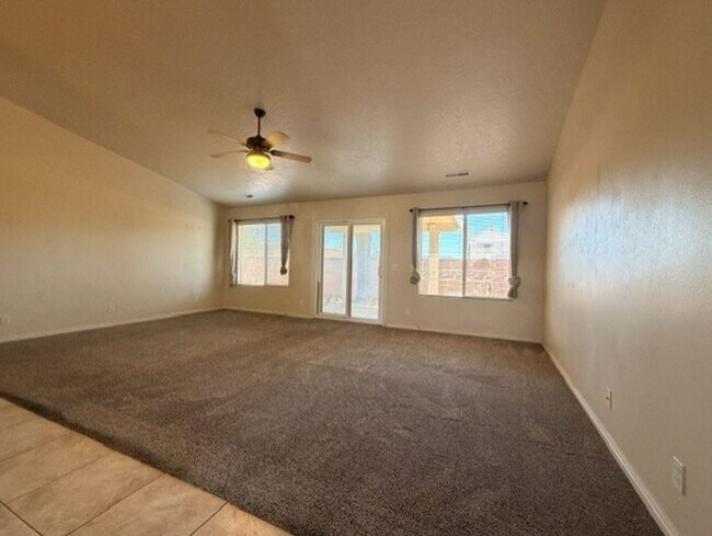 Building Photo - Snow Canyon Home!
