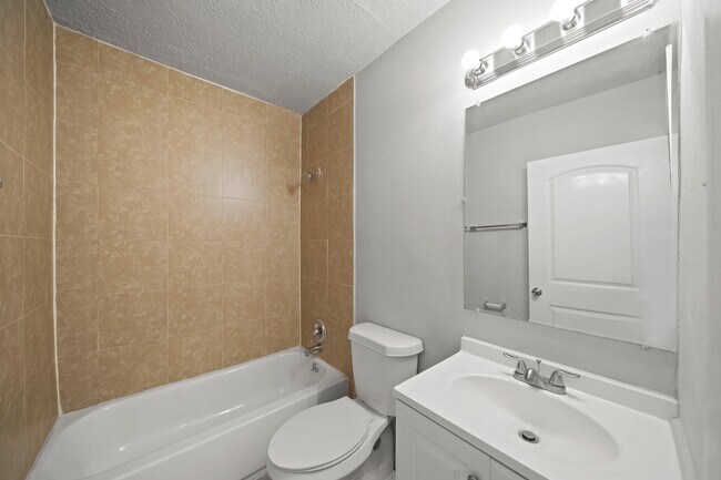 Building Photo - 418 Spooner St