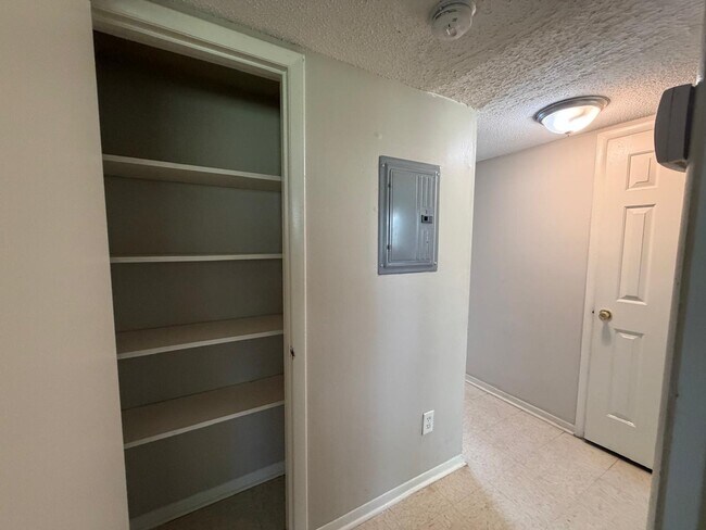 Building Photo - 2218 Jonathan Dr NW