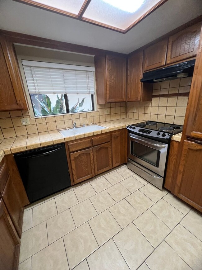 Building Photo - 424 E Prosperity Ave