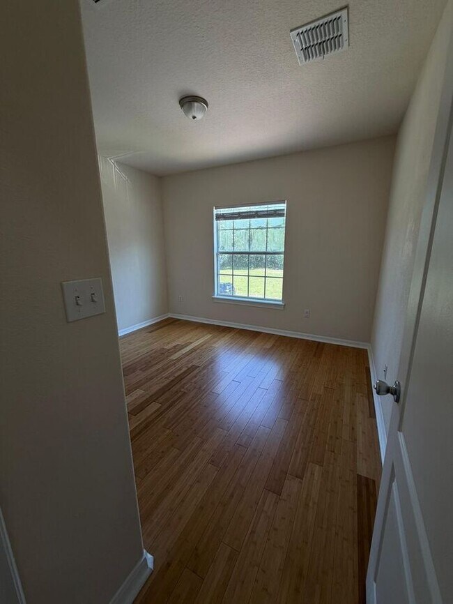 Building Photo - Beautifully Updated 3-Bedroom Townhouse in Kissimmee – Gated Community with Pool