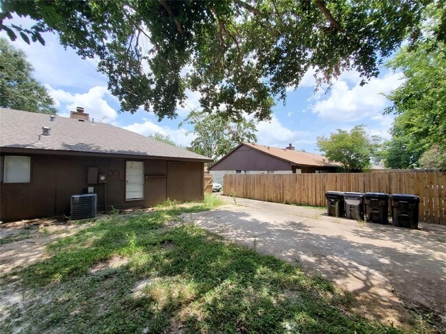 Building Photo - 19311 Lazy Valley Dr