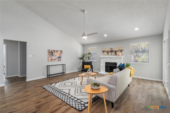 Building Photo - 101 N Kings Canyon Dr