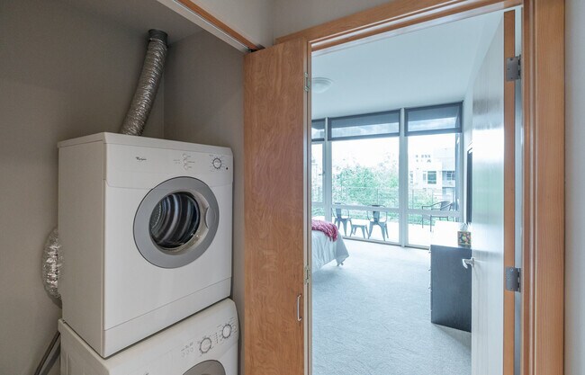 Building Photo - 1255 NW 9th Ave