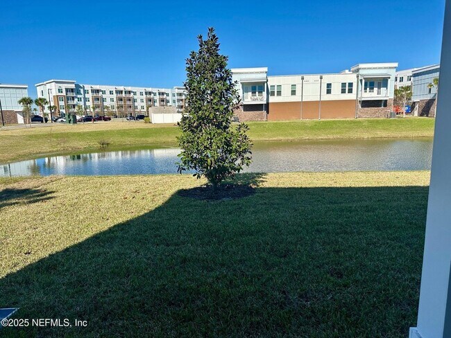 Building Photo - 181 Brandon Lks Dr