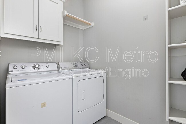 Building Photo - 15708 Canterbury St