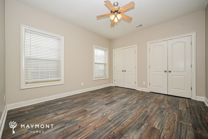 Building Photo - 256 Suffolk Way