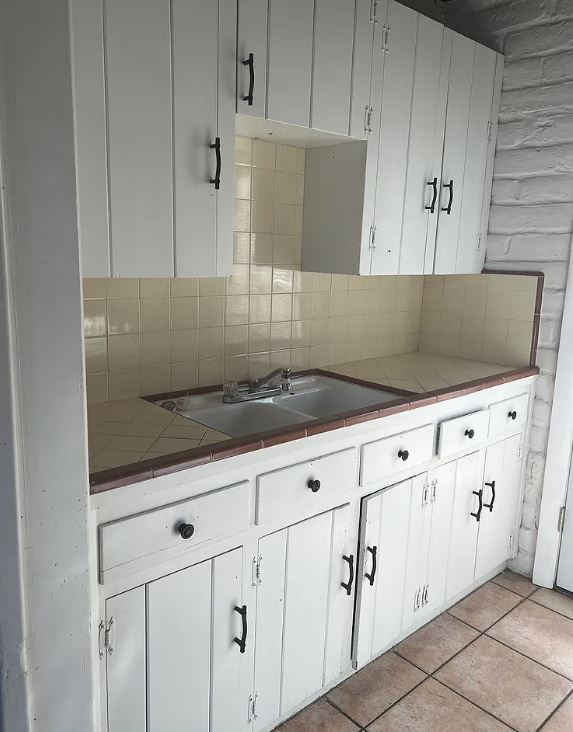 Building Photo - 3250 E Water St