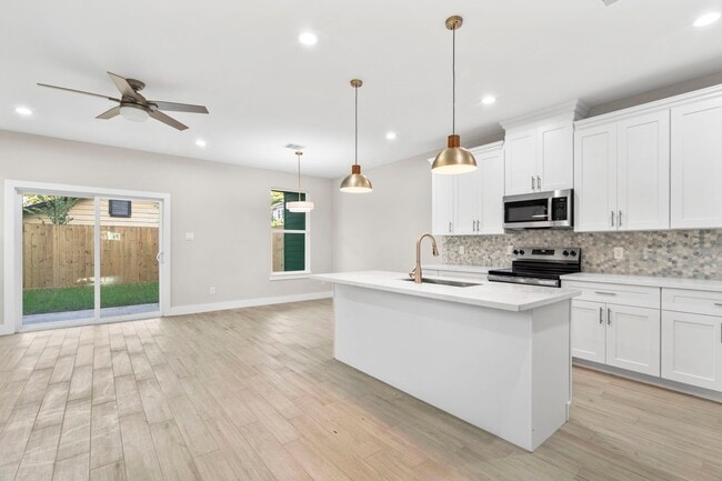 Primary Photo - 404 Forest Hill Blvd