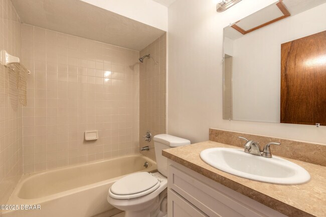 Building Photo - 120 Lakewood Village Cir