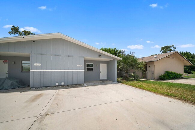 Building Photo - 5454-5456 8th Ave Fort Myers