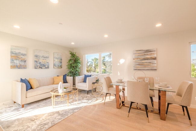 Building Photo - Two Bedroom Town Home-style Like Near NoHo Arts District