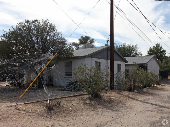 Primary Photo - 2655 N Tucson Blvd