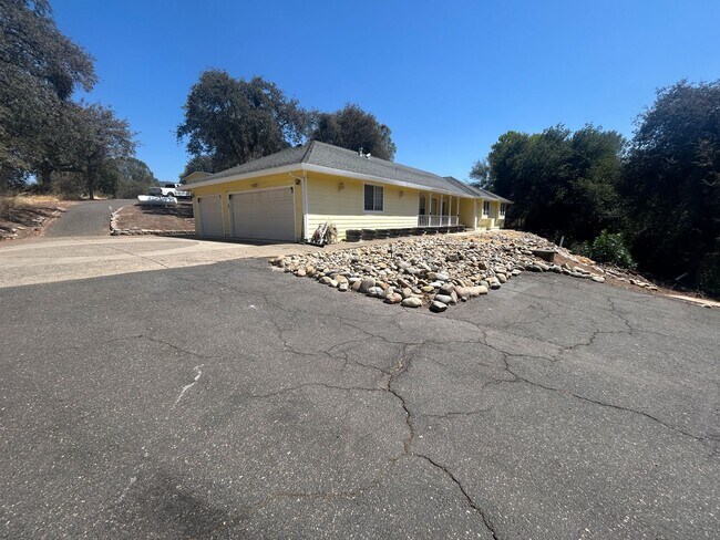 Building Photo - 10475 Gusano Way