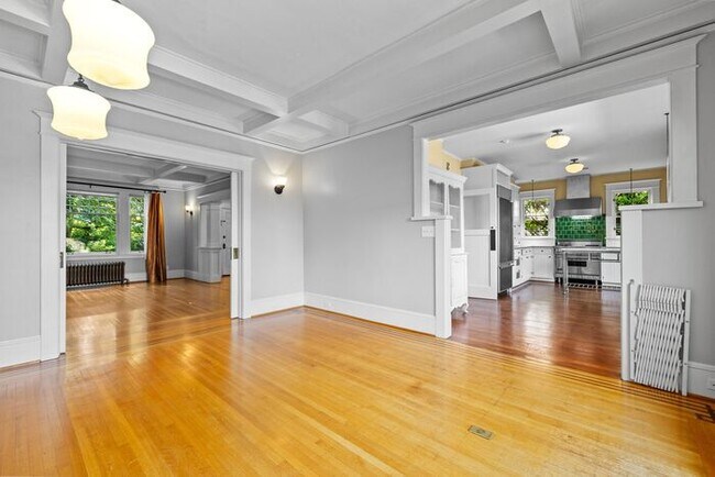 Building Photo - Stunning 1909 Craftsman w/ AC in Coveted Capitol Hill