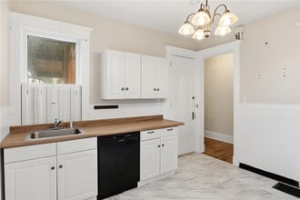 Building Photo - 98 Barrington St